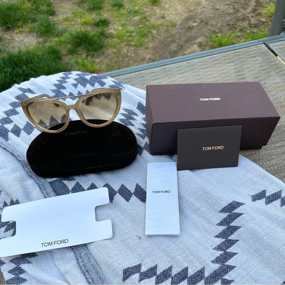 Tom Ford Edita Sunglasses TF384 58mm cat eye gray gradient yellow grey - Picture 9 of 16